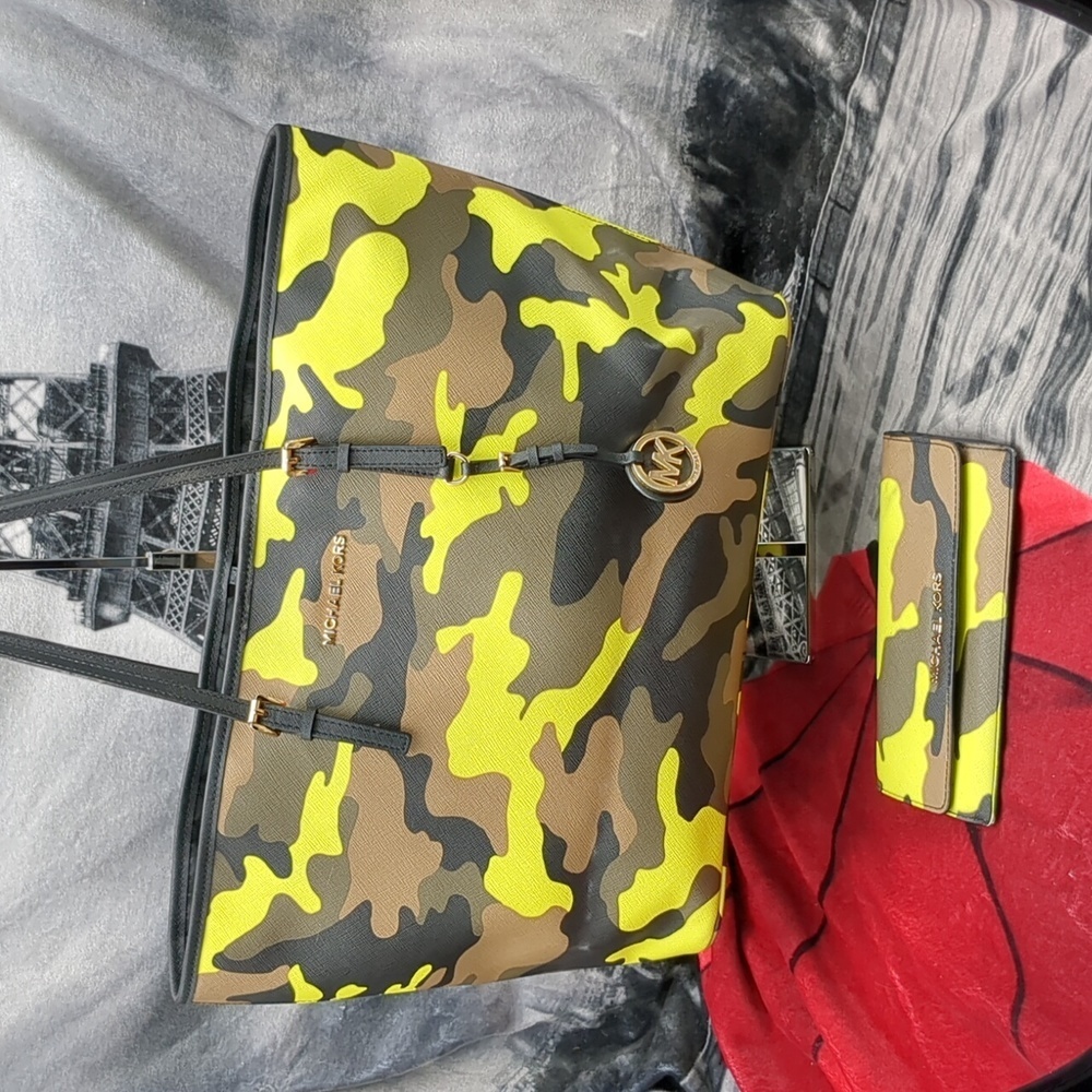 Michael Kors camo tote & wallet set